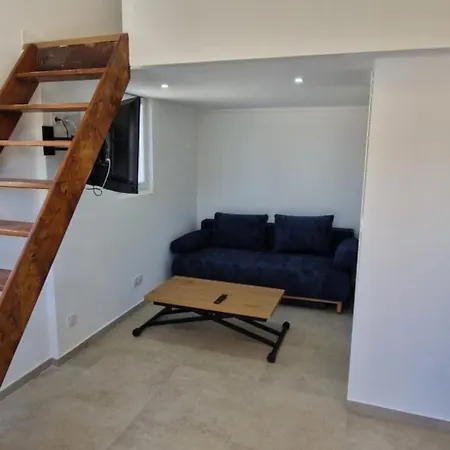 Folelli Entre Le Centre Et La